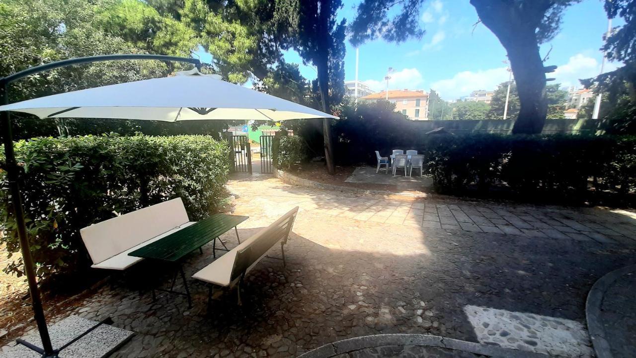 Old Captain'S Apartments - In A Pine Wood By The Sea And Tennis Courts Split Ngoại thất bức ảnh